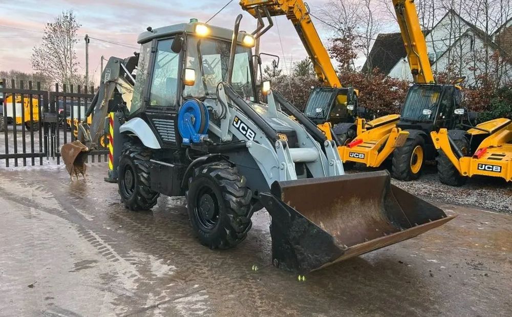2011 JCB 2 CX Streetmaster - Road Registered