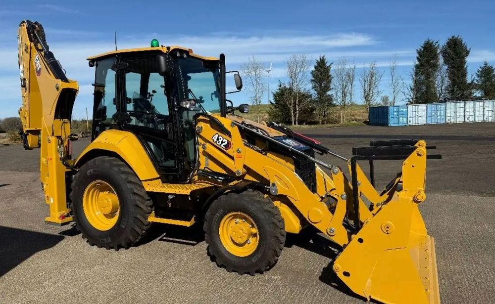 2023 CAT 432 F - Ex Demo High Spec
