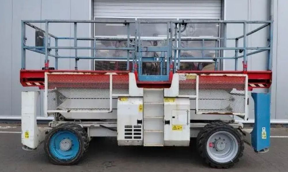 2013 Genie GS-3390 RT - Rough Terrain Scissor